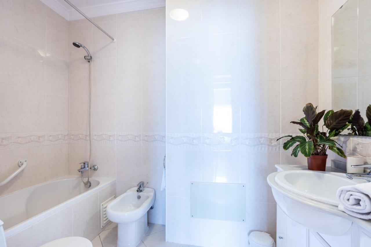 Top Floor Apartment With Great Views! Albufeira Luaran gambar